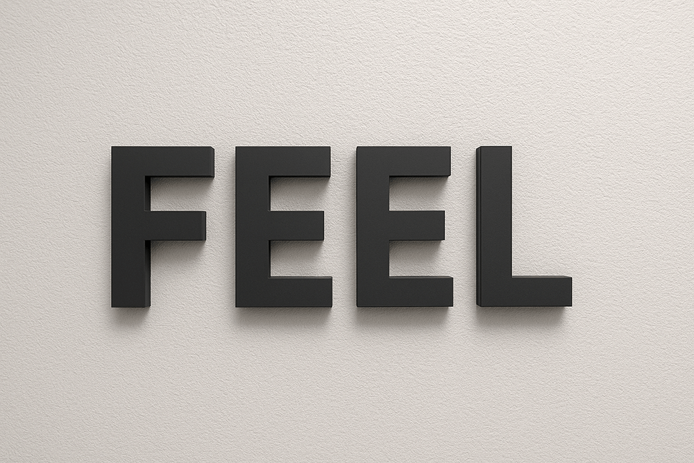 30mm厚・艶消しブラックのカルプ文字。受付壁に設置した正面写真