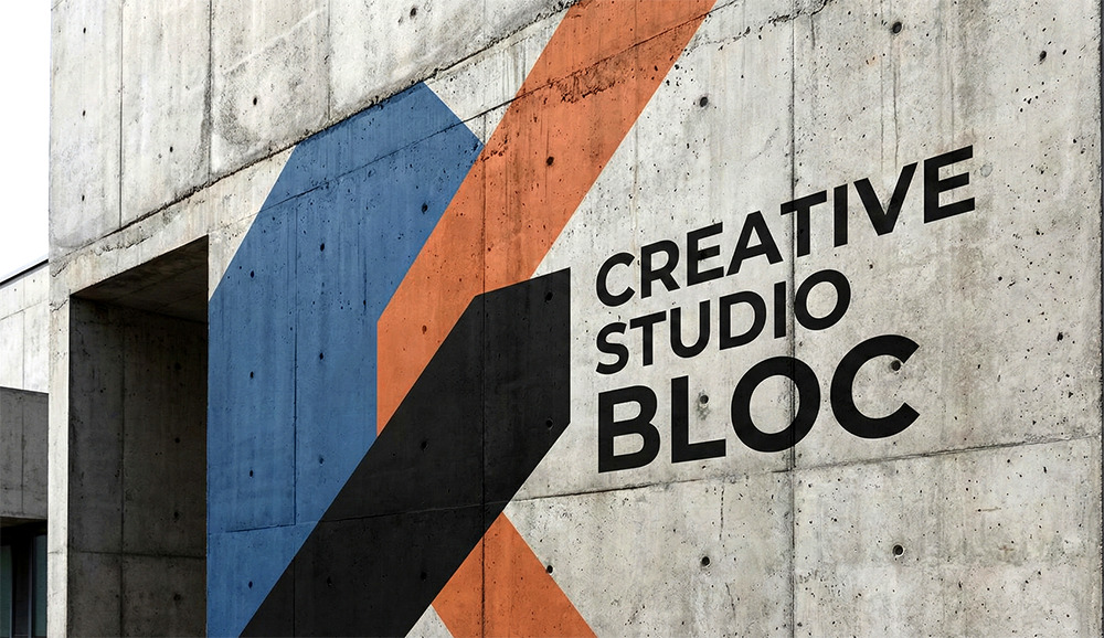 コンクリート打ちっぱなしの壁に施されたアーティスティックなペイントフィルム